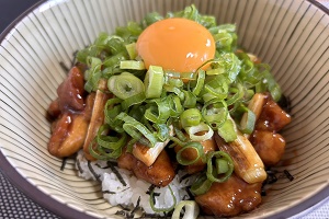 越津ねぎの焼き鳥丼