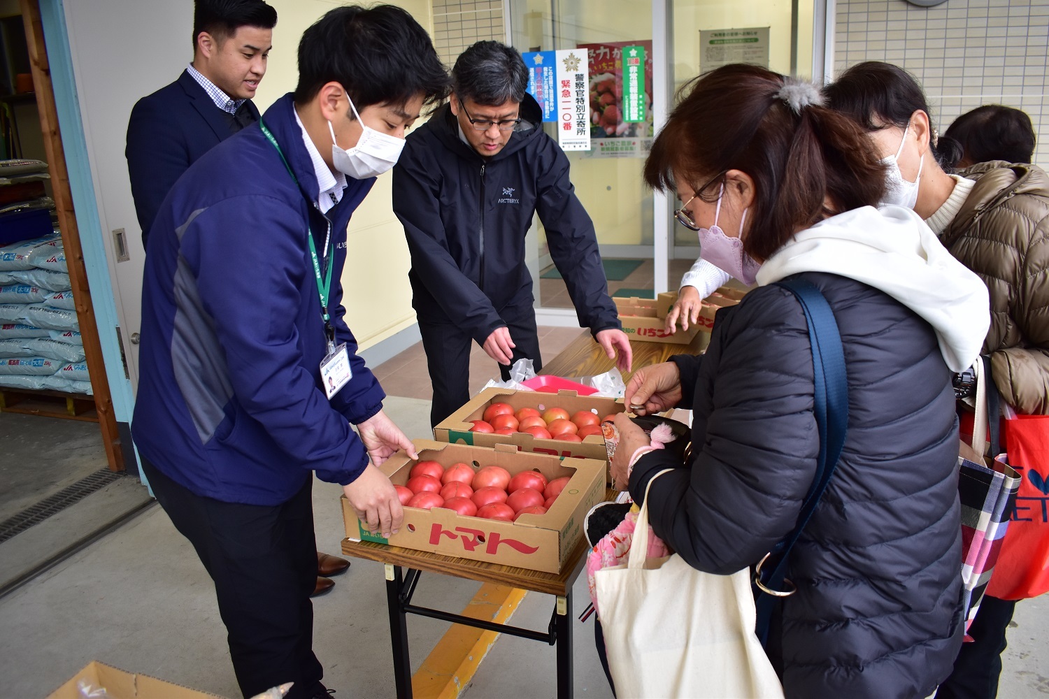 農産物即売会　支店で特産品ＰＲ