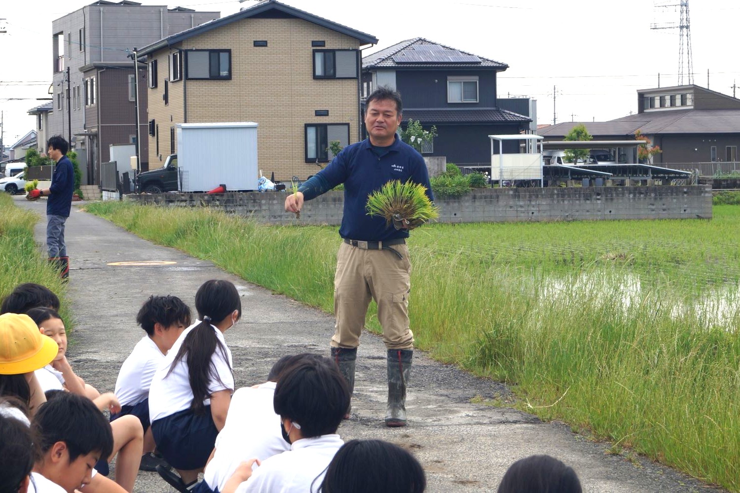 秋竹小学校で出前授業を開催　田植え体験から学ぶ米づくり