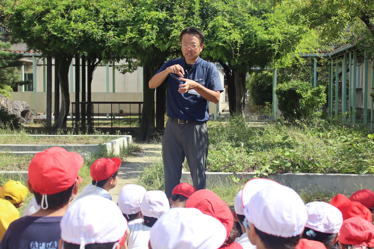 神守小学校で出前授業　自分の手で種まき体験