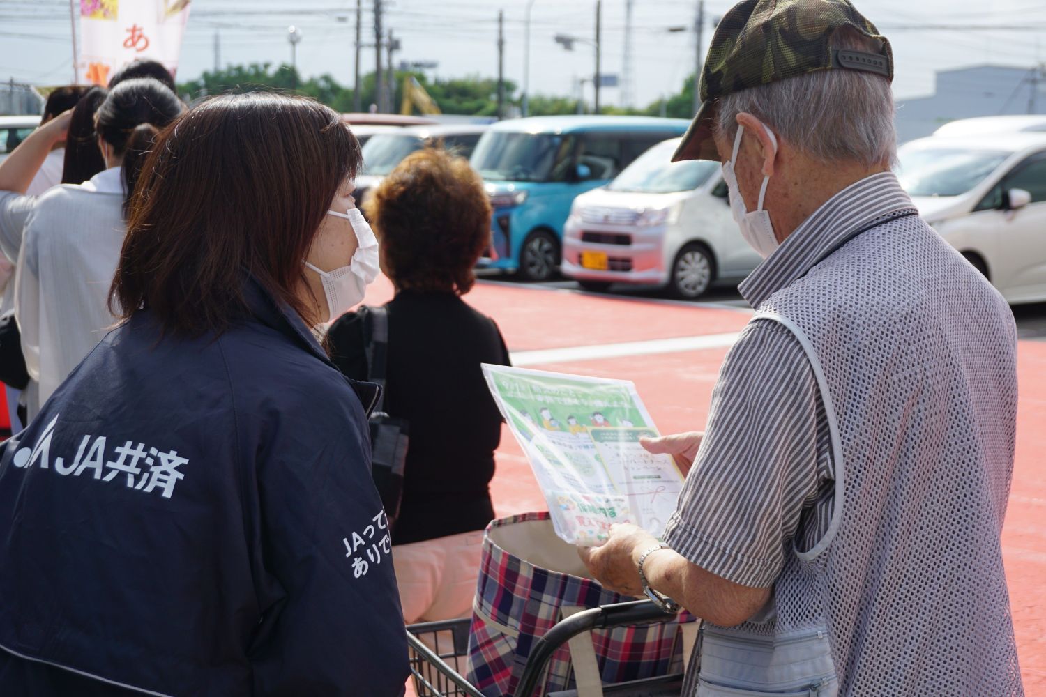 「防災の日」に備えを呼びかけ　愛菜耕房でチラシ配布